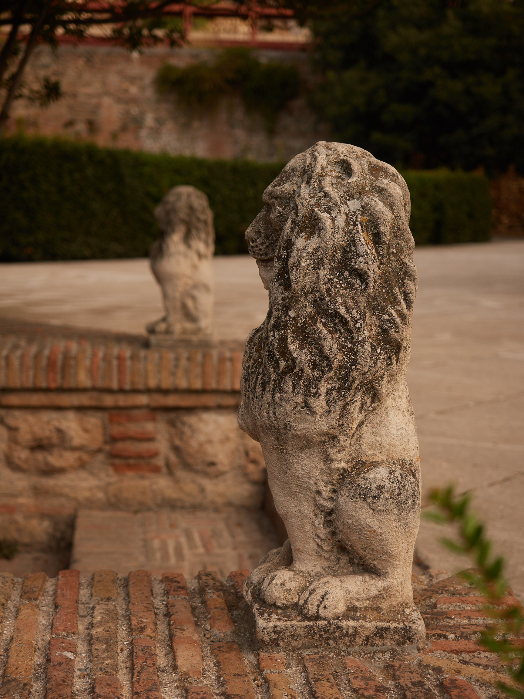 Löwenstatuen vor dem Palacio de los Cordova
